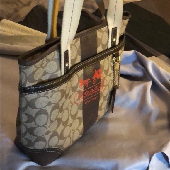 Coach hand bag - Picture 2 of 6